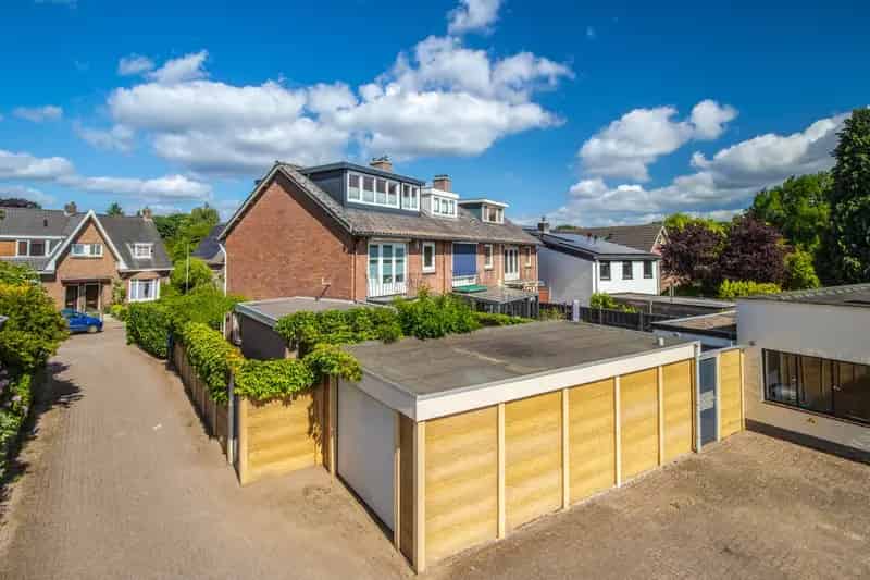 Huis te koop Oosterbeek: Ruime hoekwoning met tuin en garage