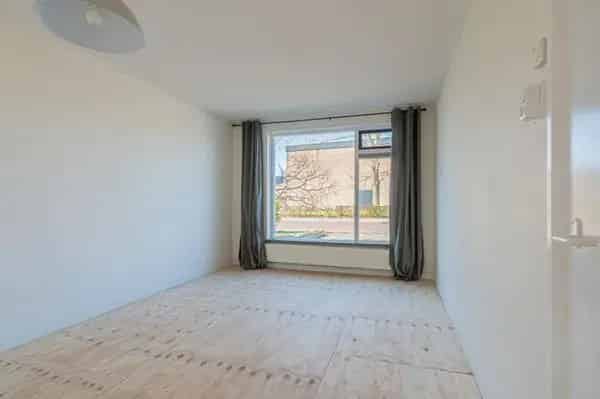 Benedenwoning met tuin en bergingen te Assen