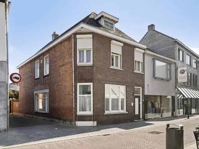 Halfvrijstaand herenhuis te koop in Hulst