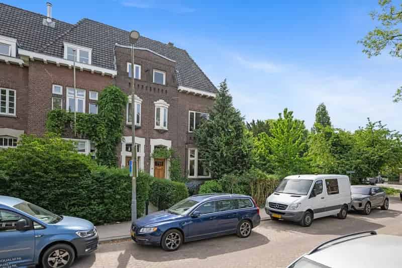 Huis te Koop Kralingen 9 Slaapkamers Grote Tuin