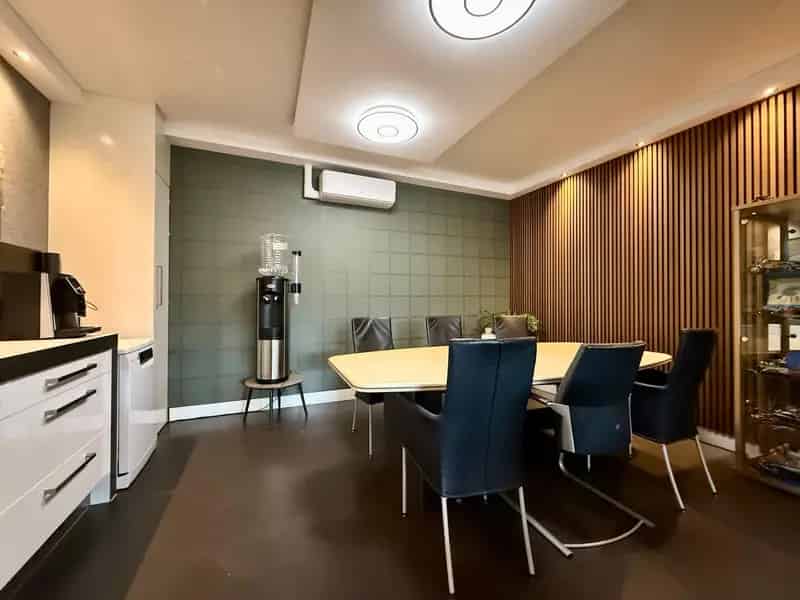 Bedrijfshal te Huur Veenendaal 110m² Kantoor en Opslag