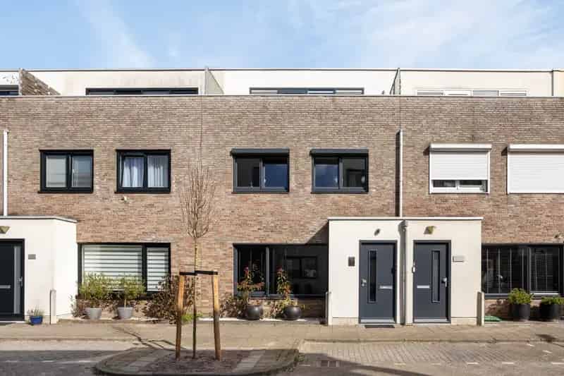 Moderne gezinswoning Leiden 4 slaapkamers 2 badkamers tuin