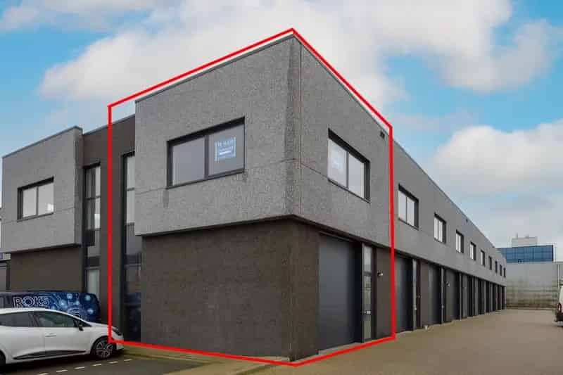 Bedrijfshal Lisse te huur: Moderne ruimte met kantoor