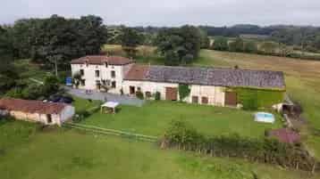 Herenboerderij te koop in Frankrijk 14 hectare
