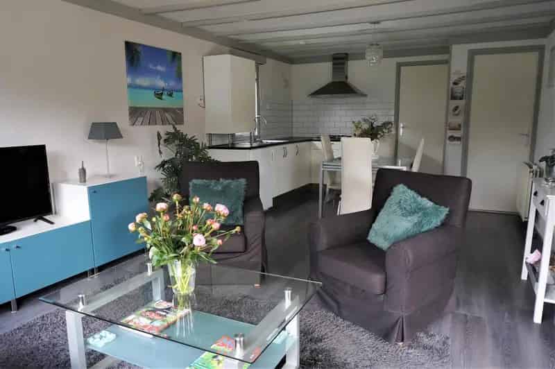 Recreatiewoning Bosrand Veluwe: Ruime Chalet met Veranda