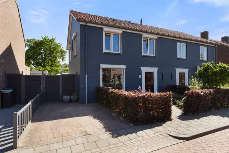 Te koop: Gezellig huis in Angeren 3 slaapkamers tuin parkeerplaats