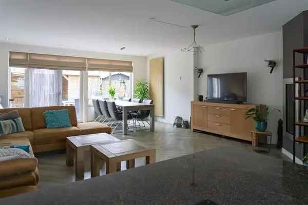 Ruime 4 Slaapkamers Tussenwoning Meilust