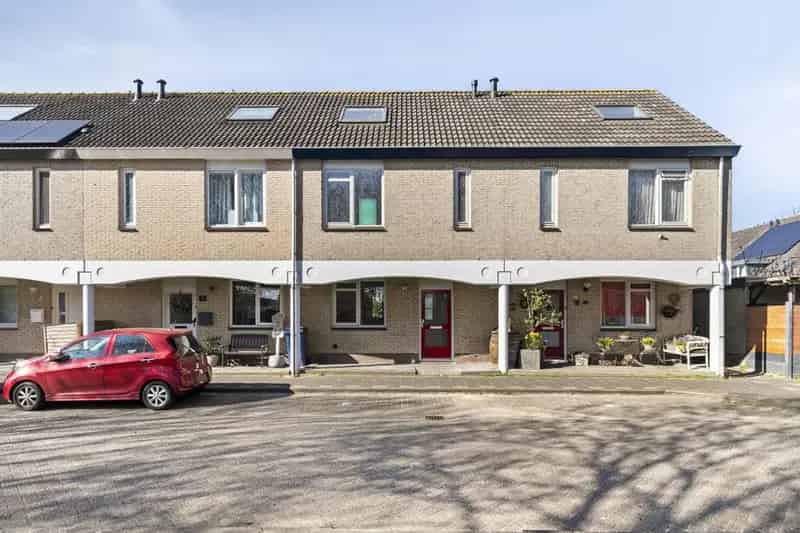 Tussenwoning Waterwijk 3 slaapkamers diepe tuin
