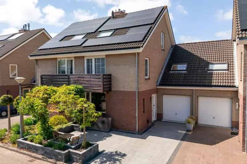 Gerenoveerde 2-onder-1-kapwoning 5 slaapkamers grote tuin Voorschoten