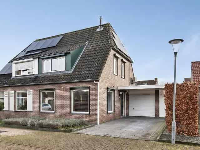 Energieneutraal Wonen Terneuzen: Ruime 4 Slaapkamers, Tuin op Zuidoosten
