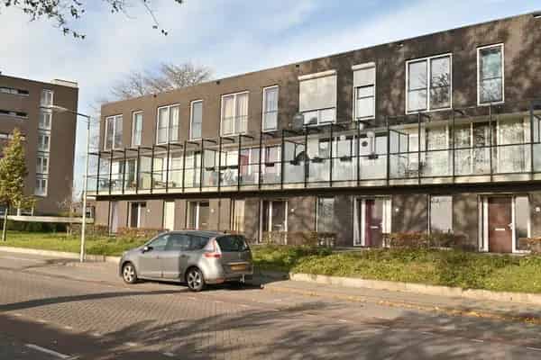 Huis Augustalaan Bergen op Zoom: Energiezuinige huurwoning met parkeerplaatsen