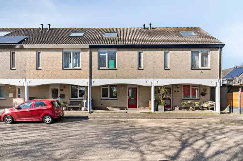 Tussenwoning Almere Waterwijk 3 slaapkamers diepe tuin