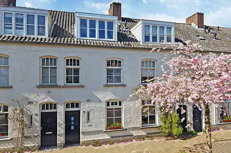 Huis te koop Amersfoort: Gerenoveerde officierswoning met authentieke details