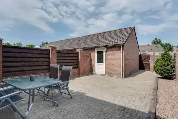 3 Slaapkamers Tussenwoning Graswinkel Weert Garage Achtertuin