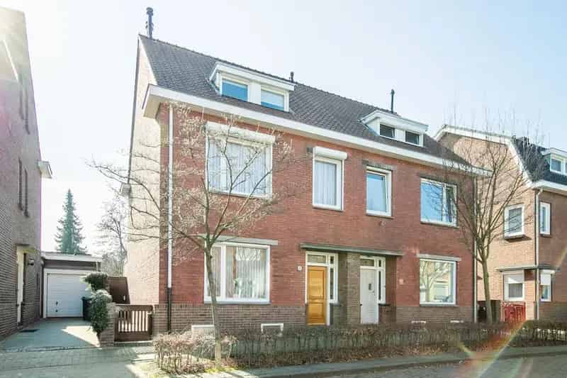 Halfvrijstaande woning Kerkrade Ruime Tuin Meerdere slaapkamers