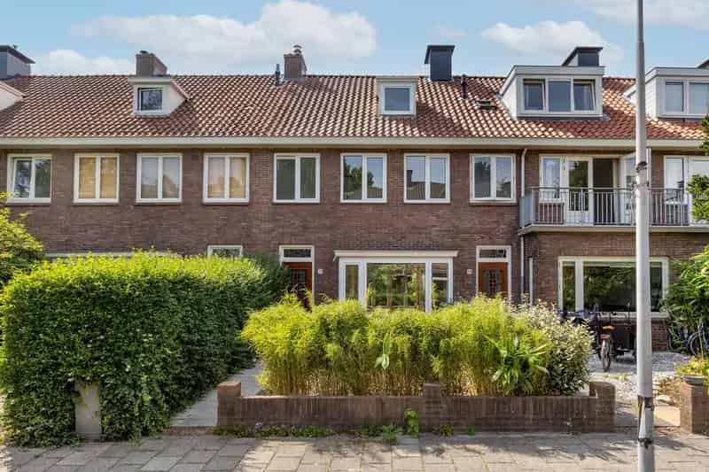 Jaren 30 gezinswoning Haarlem 5 slaapkamers zonnige tuin