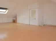 Kamer Groningen: Ruime kamer met 2 dakramen en open kast