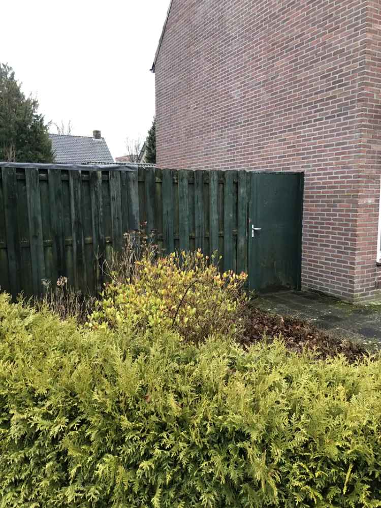 Hoekwoning met garage nabij centrum