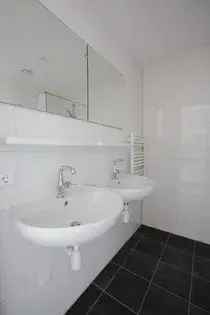 3 Kamer Appartement 59m² Alkmaar Parkeerplaats