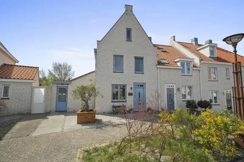 Zeer Goed Onderhouden Hoekhuis Nabij Duinen Strand en Zee