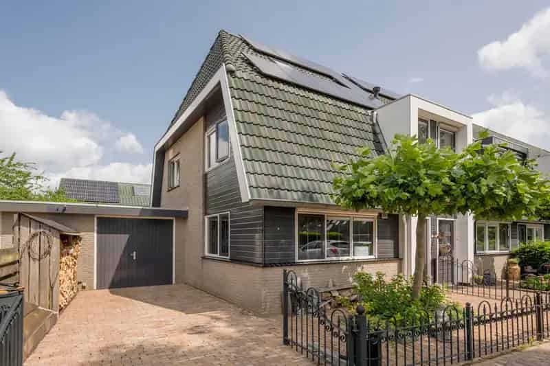 Huis te Koop Nijkerk 4 Slaapkamers Grote Garage