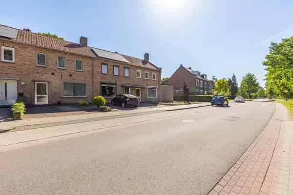 Te moderniseren tussenwoning 3 slaapkamers Schinveld
