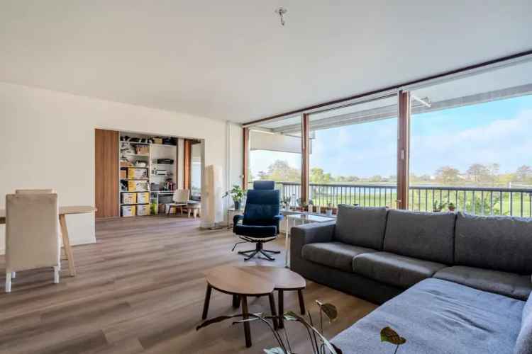 Ruim 4-kamerappartement Maassluis met fraai uitzicht