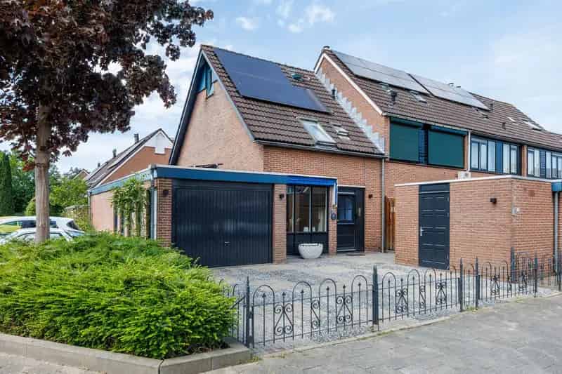 Huis te koop Elst: Ruime hoekwoning met 3 slaapkamers en tuin