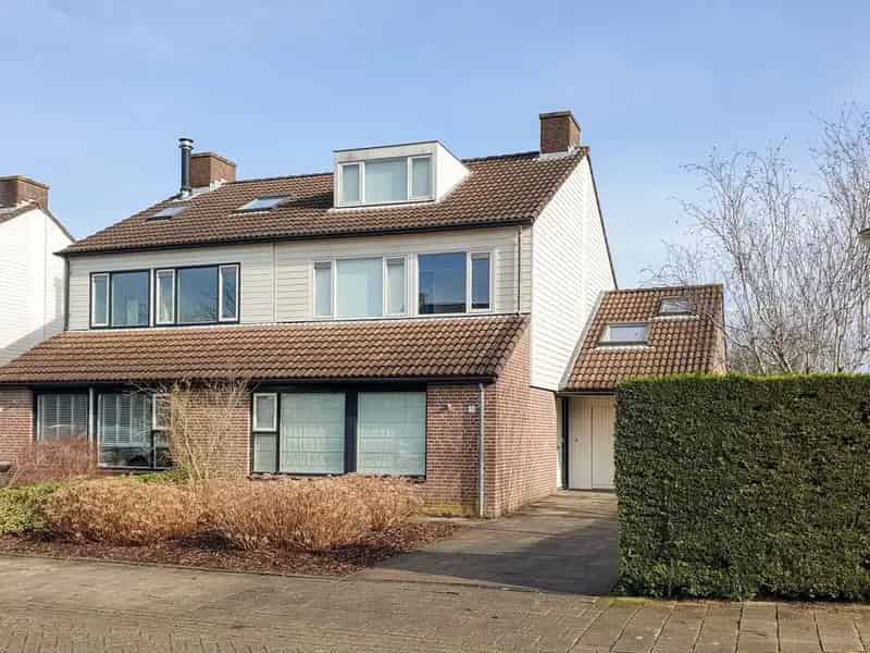 Eengezinswoning 5 slaapkamers 152m2 tuin parkeergelegenheid