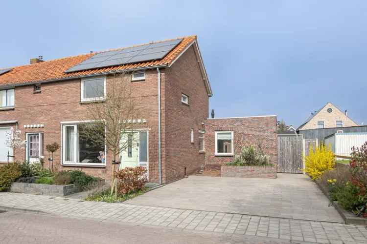 Instapklare Hoekwoning Melissant Ruime Tuin 2 Slaapkamers Zonnepanelen