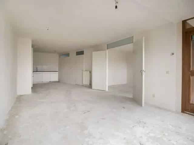 Ruime woning Amsterdam - 2 slaapkamers, balkon en parkeerplaats