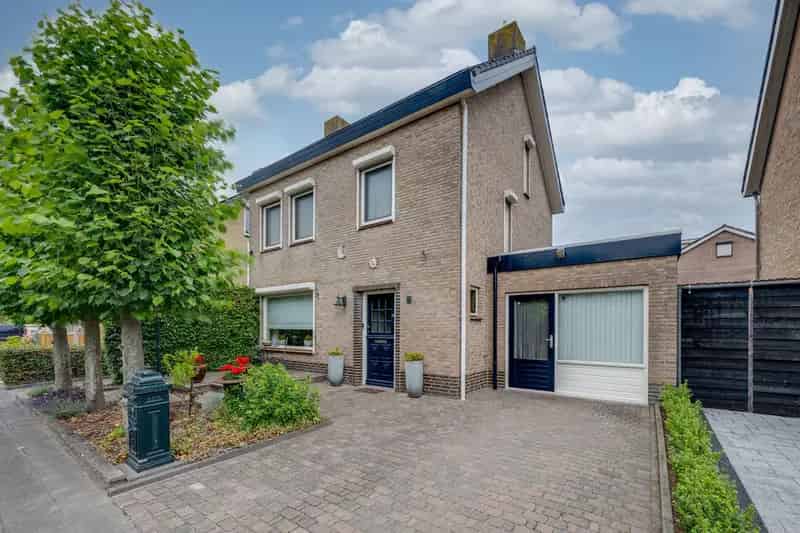 Vrijstaande woning te koop Rucphen 4 slaapkamers zwembad 170m2