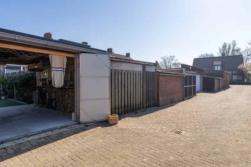 Huis te koop Raamsdonksveer: Karakteristieke woning met 3 slaapkamers en tuin