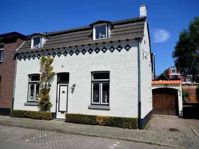 Ruim Woonhuis met Aparte Woonunit Maastricht