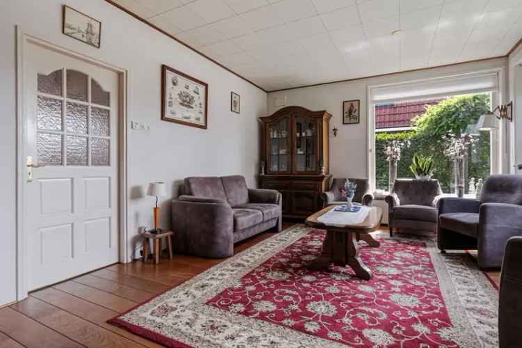 Ruime woning aan binnengracht te koop