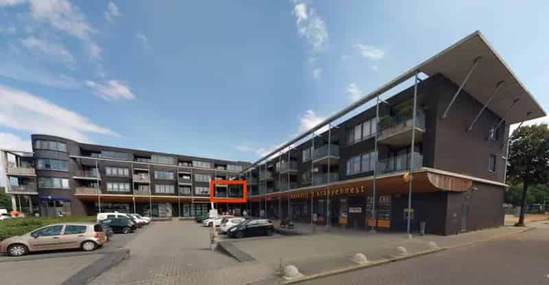 Appartement 1e Verdieping met Balkon en Parkeerplaats Nabij Winkels