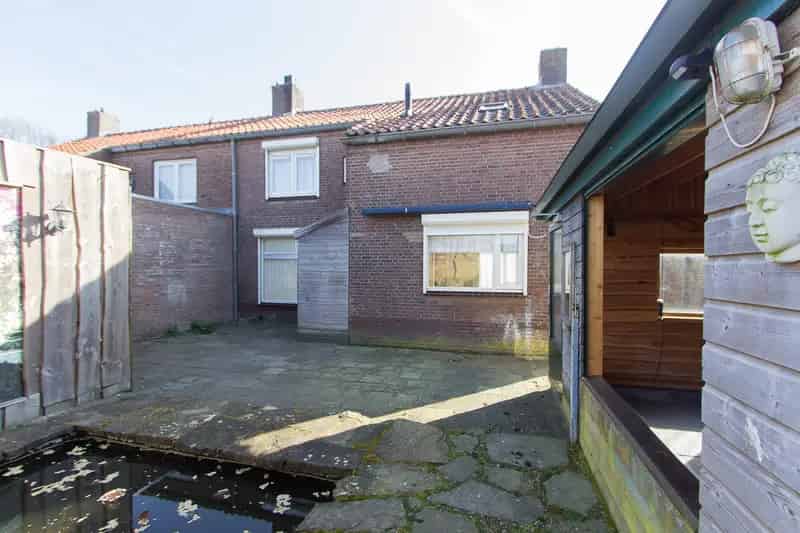 Tweekapper Kaatsheuvel: Ruime Tuin en Oprit - Ideaal voor Klussers
