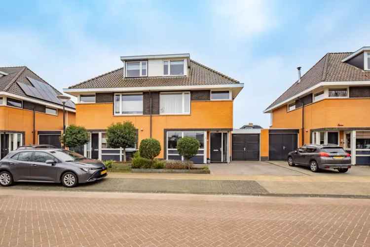 Luxe 4 Slaapkamers Huis te Koop Aan het Water in Bunschoten Spakenburg
