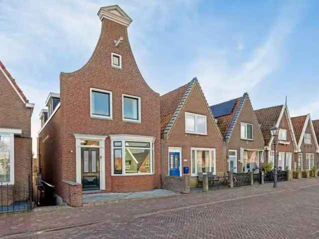 Dijkwoning Volendam 4 Verdiepingen 154m2 Souterrain Appartement