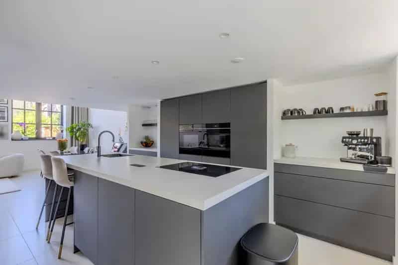 Luxe Hoekwoning Haarlem 5 Slaapkamers 2 Badkamers Tuin Parkeerplaats