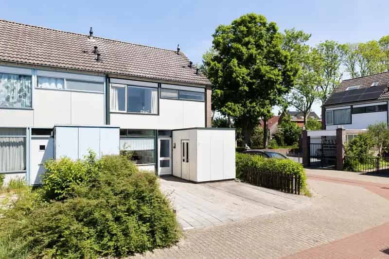 Ruime 4 Slaapkamers Halfvrijstaande woning Oost-Souburg