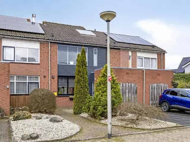 Ruime Tussenwoning Hoogland 121m2 Tuin Parkeergelegenheid