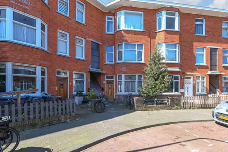 Ruime Benedenwoning met Grote Tuin te Koop in Den Haag