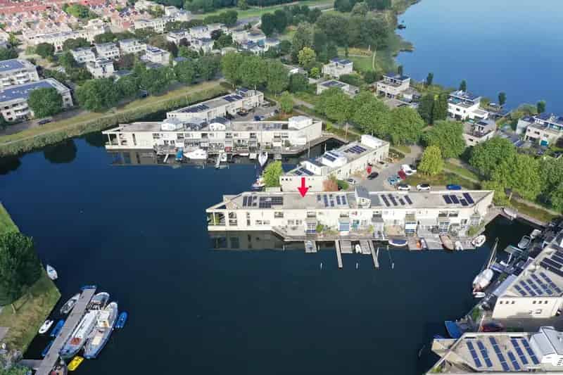 Pluuthaven 34 Zeewolde - droomhuis aan het water 4 slaapkamers