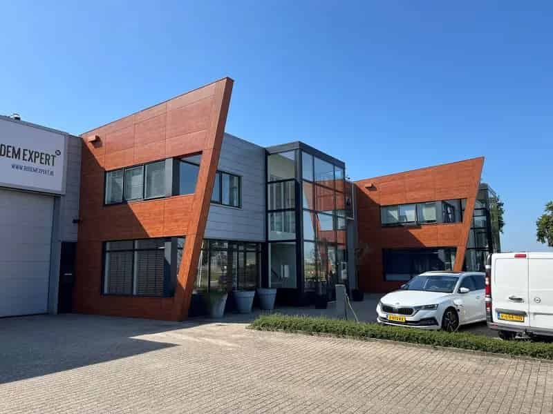 Bedrijfshal Nijmegen | Zoek bedrijfshallen te huur: Rondweg 17 6515 AS Nijmegen 