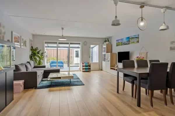 Tussenwoning Best: 3 slaapkamers, carport, zonnepanelen