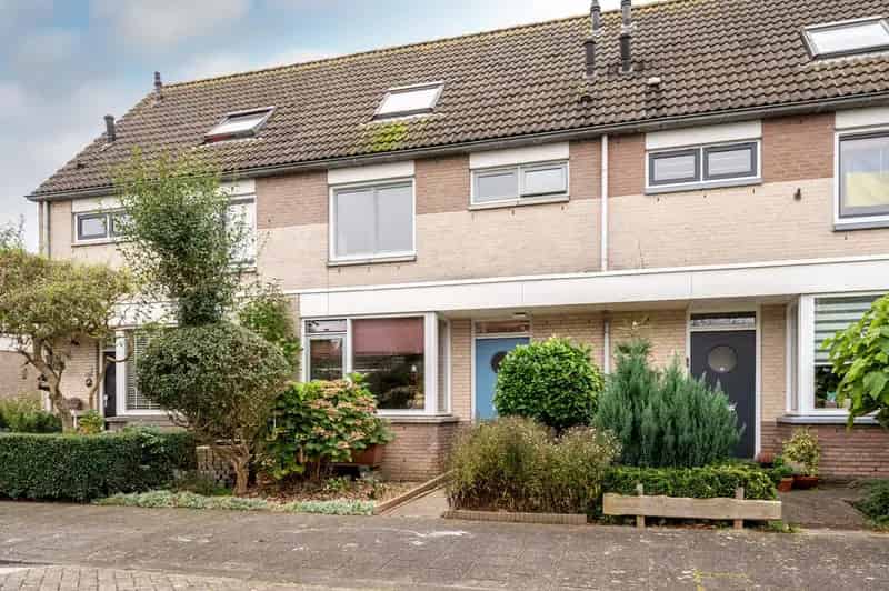 Ruime Tussenwoning Almere 3 Slaapkamers Grote Tuin Veel Potentie