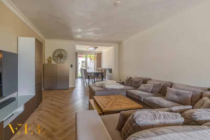 Moderne Tussenwoning Venlo  3 slaapkamers  Nieuwe Kozijnen