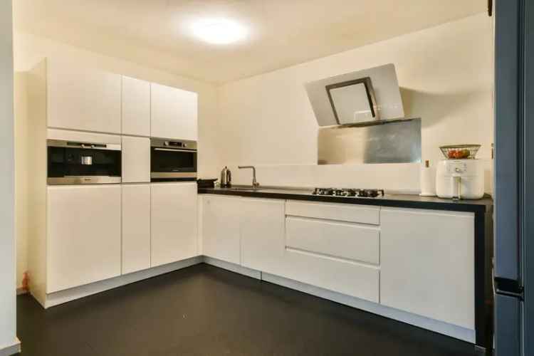 Huis te koop Almere Buiten 5 slaapkamers 2 badkamers