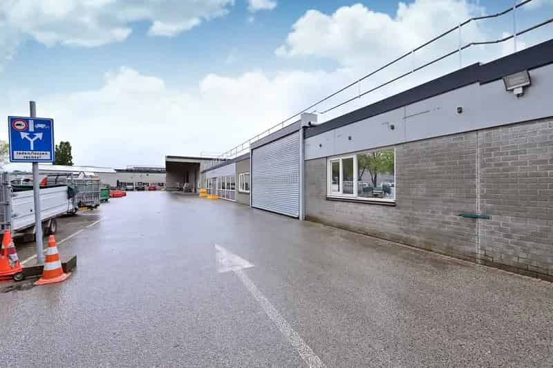 Bedrijfshal Hilversum 2300m² te huur